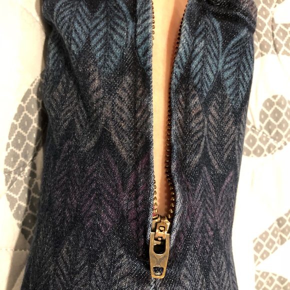 American Eagle Jegging with feather design - Picture 7 of 7